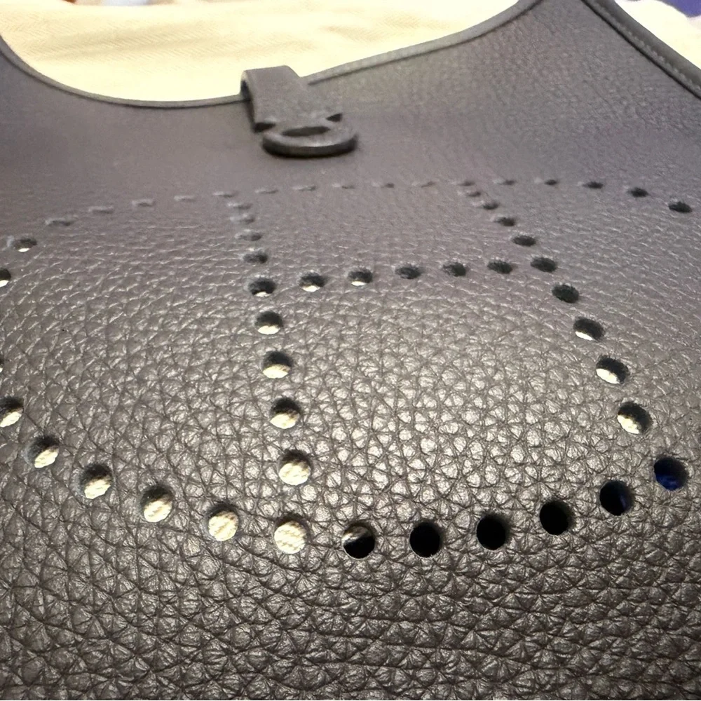 Brand New in Box Hermès Evelyne 23 bag - Picture 6 of 9